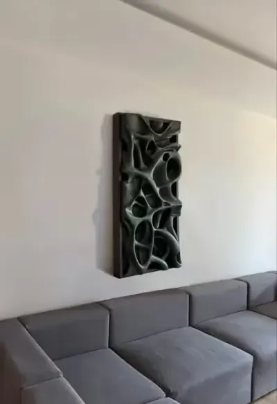 Nowoczesna rzeźba ścienna 3D – unikatowa forma organiczna 125x70 — praca Patrycja, Krotoszyn