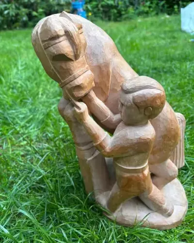 Rzeźba ludowa/ sztuka ludowa — praca Weronika, Wyścigi