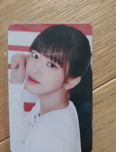 Wymienię photocard Yujin z Ive — praca Magdalena, Młochów