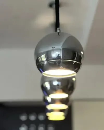 5 lamp wiszących, kule ze źródłami LED — praca Andrzej, Bibice