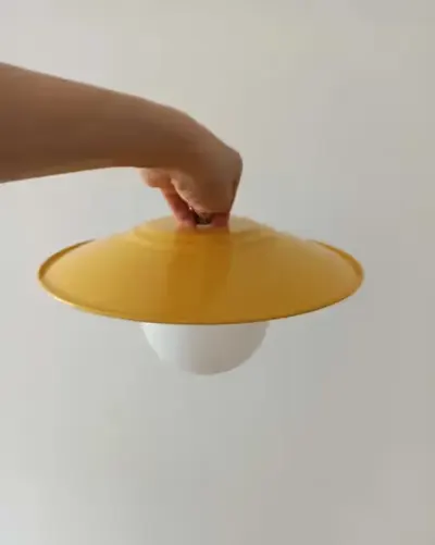 emaliowana lampa wisząca żółta Ø 28 cm Alexis ZANGRA retro/vintage — praca Aleksandra, Warszawa