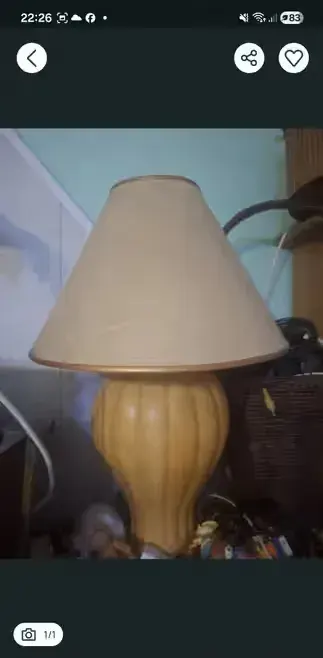 Lampa salonowa stojąca z abażurem — praca Anna, Latoszyn