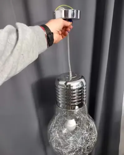 Lampa sufitowa jak duża żarówka - hit młodzieżowy! — praca Beata, Piotrków Trybunalski