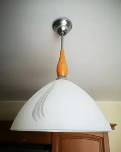 Lampa wisząca z 1 żarówka — praca Karolina, Hajnówka