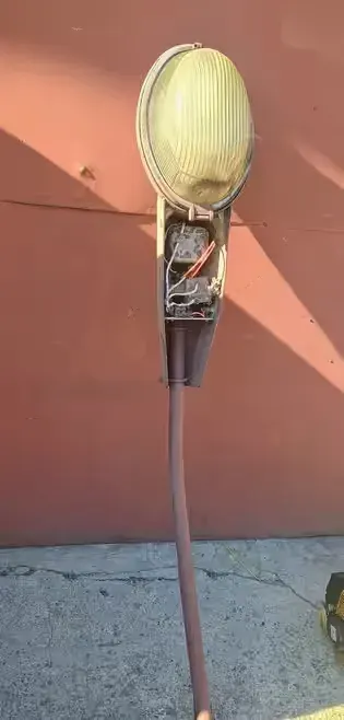 Lampa zewnętrzna zabytkowa — praca Beata, Wawrzeńczyce