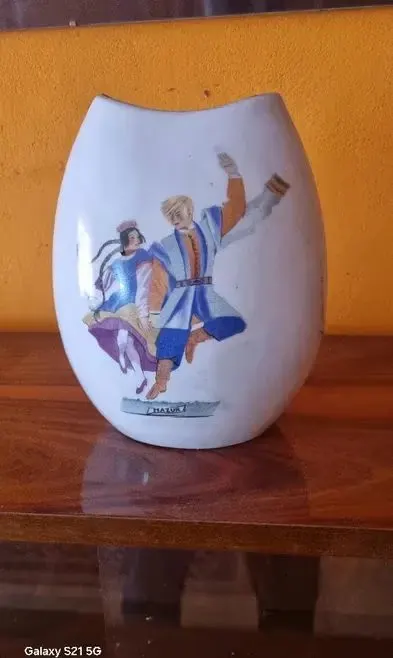 Antyki kolekcja wazon — praca Łukasz J.
