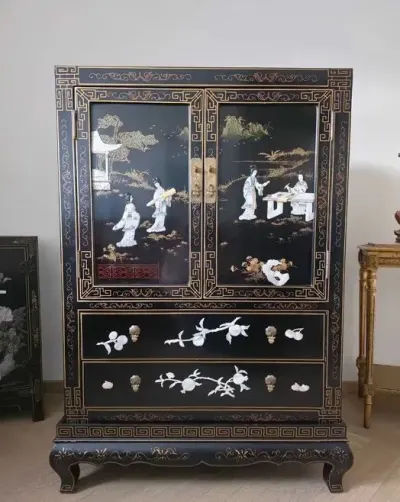 Ekskluzywna komoda chińska Chinoiserie - czarna laka i bogata inkrustacja masą perłową. Antyk. — praca Norbert M., Poznań